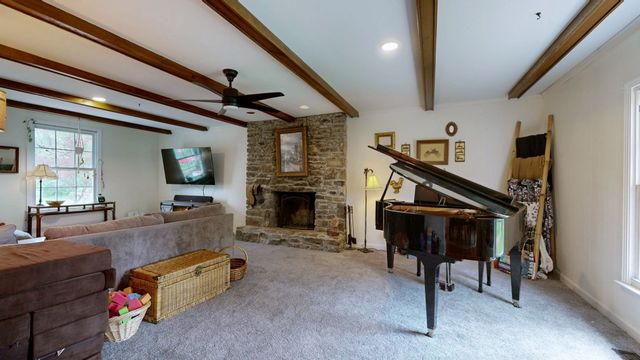 463 Walton Ferry Rd, Hendersonville, TN 37075