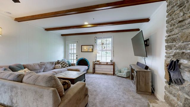 463 Walton Ferry Rd, Hendersonville, TN 37075