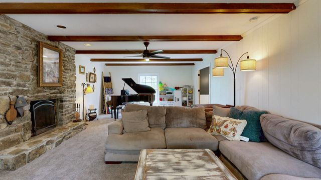 463 Walton Ferry Rd, Hendersonville, TN 37075