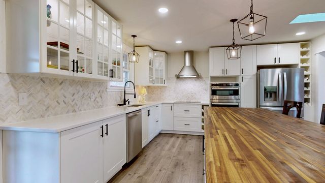 463 Walton Ferry Rd, Hendersonville, TN 37075