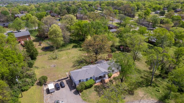 463 Walton Ferry Rd, Hendersonville, TN 37075