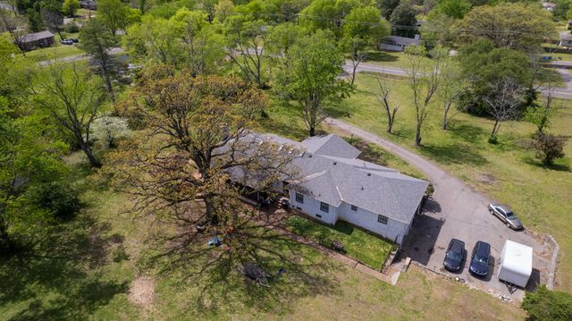 463 Walton Ferry Rd, Hendersonville, TN 37075