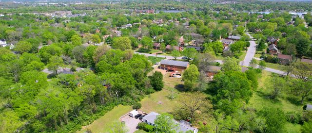 463 Walton Ferry Rd, Hendersonville, TN 37075
