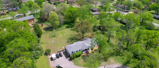 463 Walton Ferry Rd, Hendersonville, TN 37075