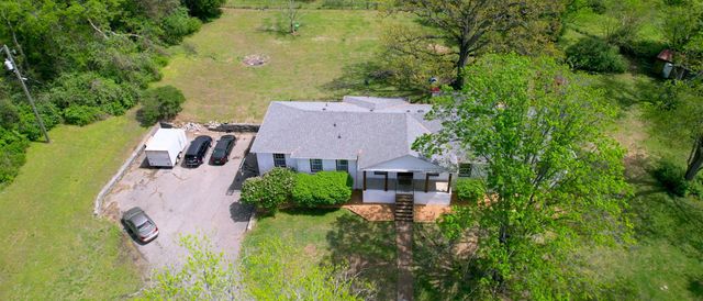 463 Walton Ferry Rd, Hendersonville, TN 37075