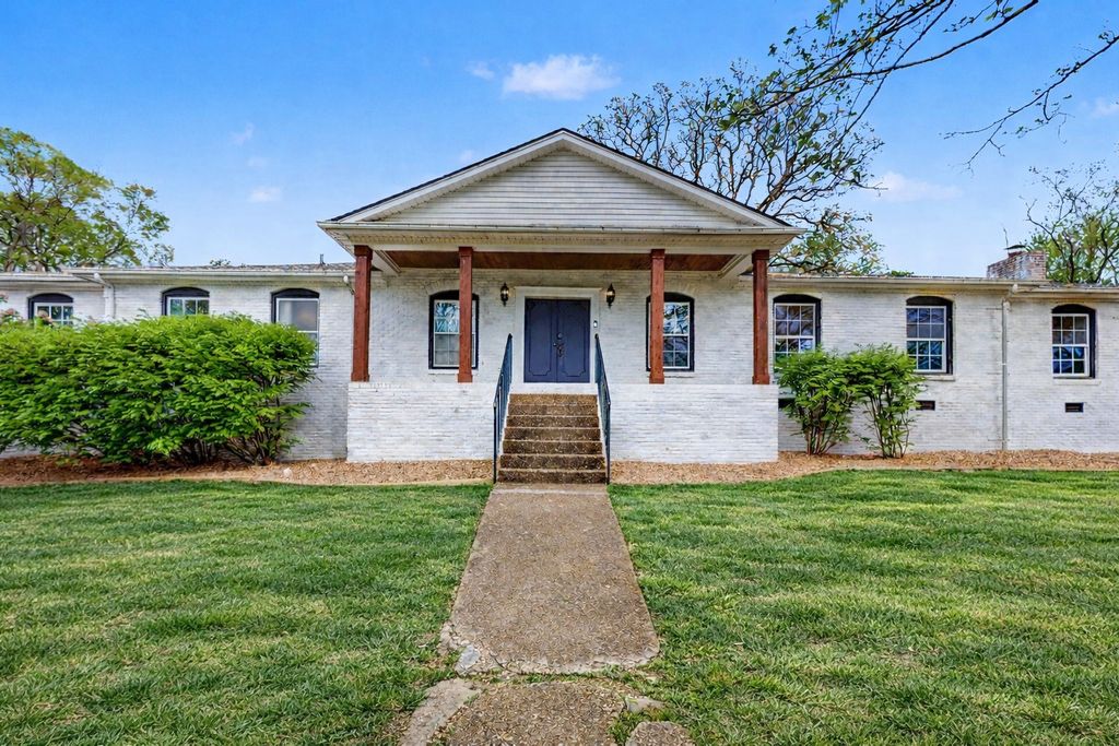 463 Walton Ferry Rd, Hendersonville, TN 37075