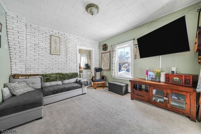 62 High St, Franklin Boro, NJ 07416