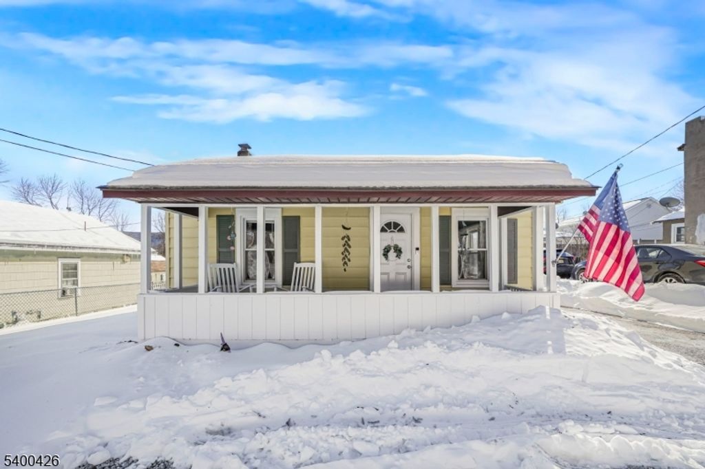 62 High St, Franklin Boro, NJ 07416