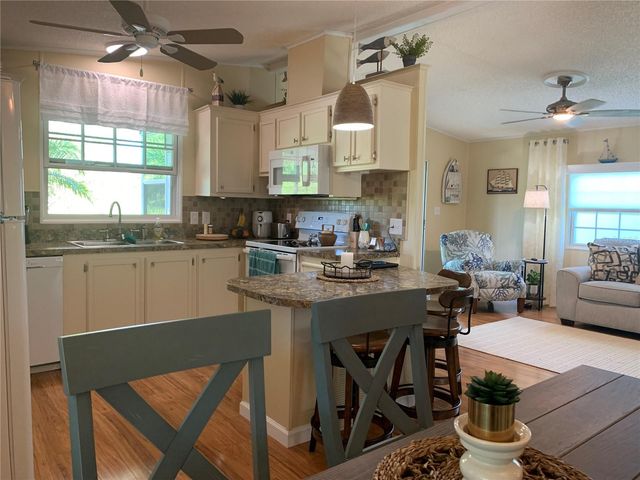 8304 PRINCESS COURT, Palmetto, FL 34221