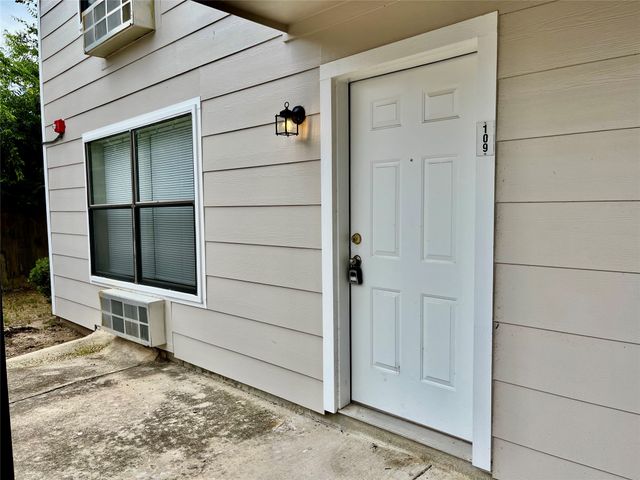 701 W Sycamore Street 109, Denton, TX 76201