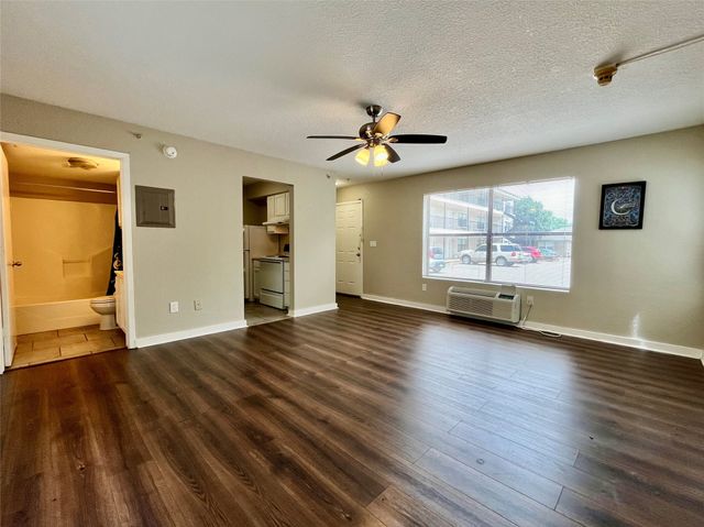 701 W Sycamore Street 109, Denton, TX 76201