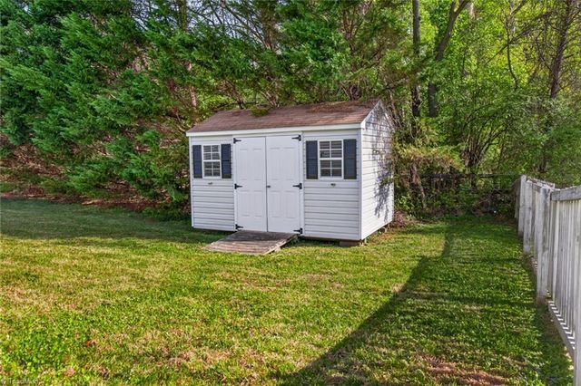 431 Overbrook Meadow Court, Kernersville, NC 27284