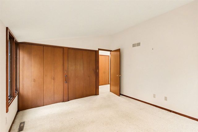 1000 Carolee Lane, Kalamazoo, MI 49008