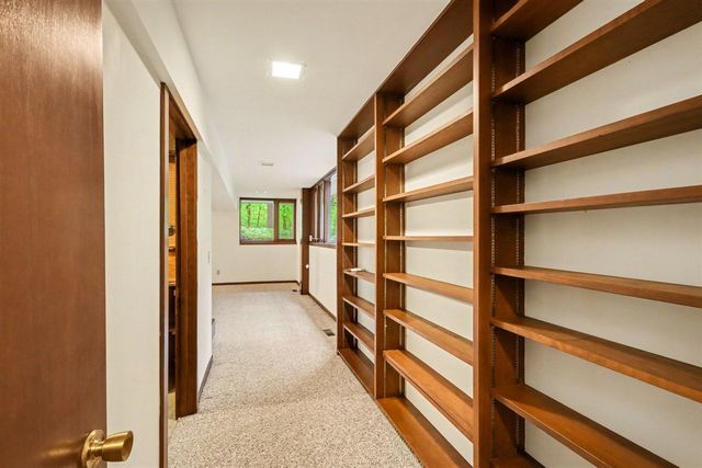 1000 Carolee Lane, Kalamazoo, MI 49008