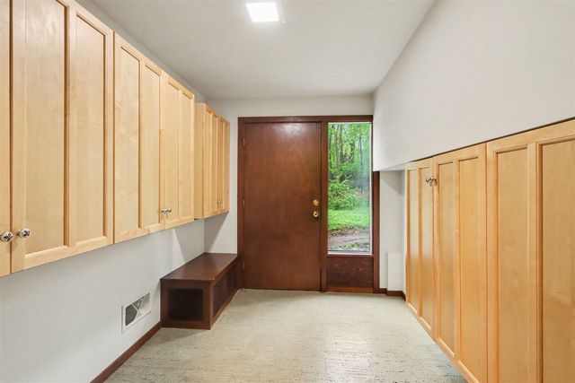 1000 Carolee Lane, Kalamazoo, MI 49008