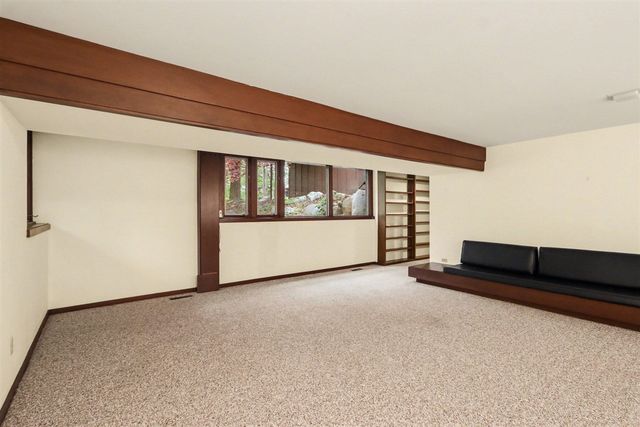 1000 Carolee Lane, Kalamazoo, MI 49008