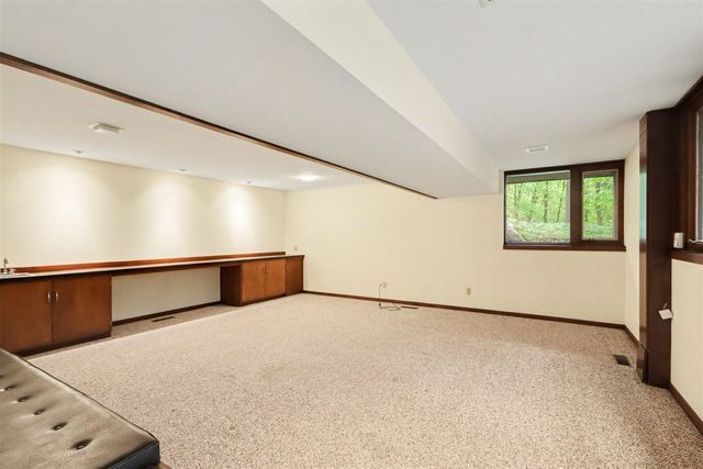 1000 Carolee Lane, Kalamazoo, MI 49008