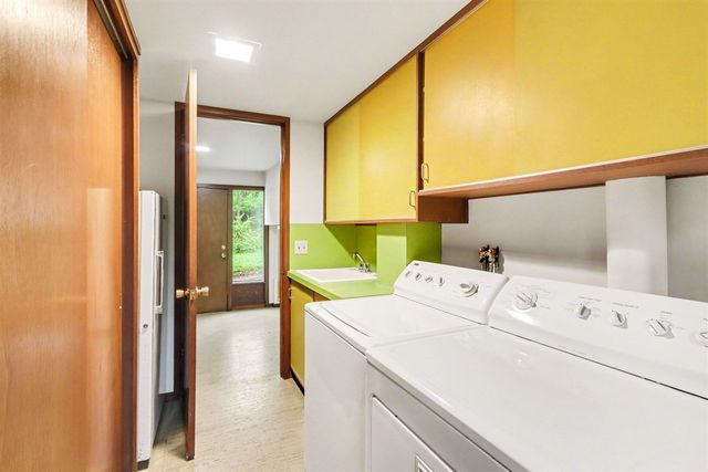 1000 Carolee Lane, Kalamazoo, MI 49008