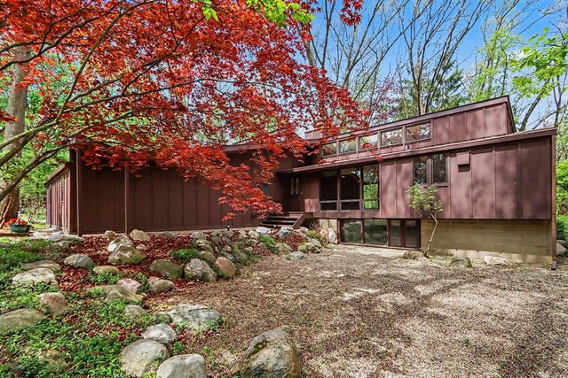 1000 Carolee Lane, Kalamazoo, MI 49008