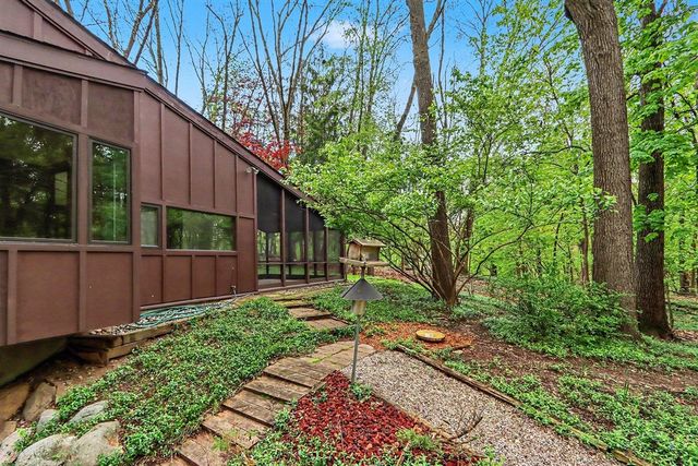 1000 Carolee Lane, Kalamazoo, MI 49008