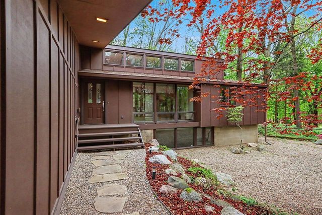 1000 Carolee Lane, Kalamazoo, MI 49008