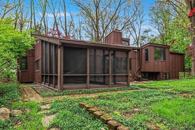 1000 Carolee Lane, Kalamazoo, MI 49008