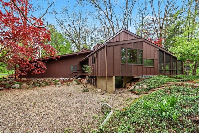 1000 Carolee Lane, Kalamazoo, MI 49008