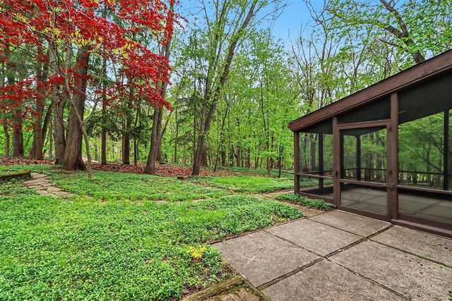 1000 Carolee Lane, Kalamazoo, MI 49008