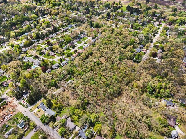 1000 Carolee Lane, Kalamazoo, MI 49008