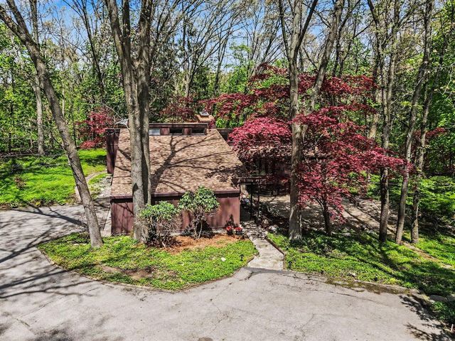 1000 Carolee Lane, Kalamazoo, MI 49008