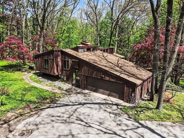 1000 Carolee Lane, Kalamazoo, MI 49008