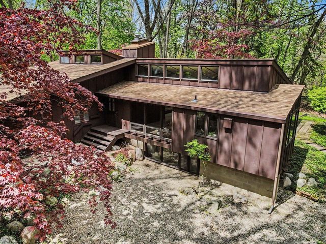 1000 Carolee Lane, Kalamazoo, MI 49008