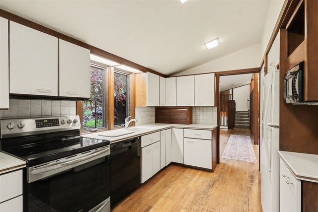 1000 Carolee Lane, Kalamazoo, MI 49008