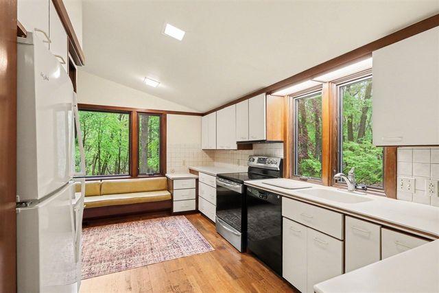 1000 Carolee Lane, Kalamazoo, MI 49008