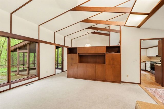 1000 Carolee Lane, Kalamazoo, MI 49008