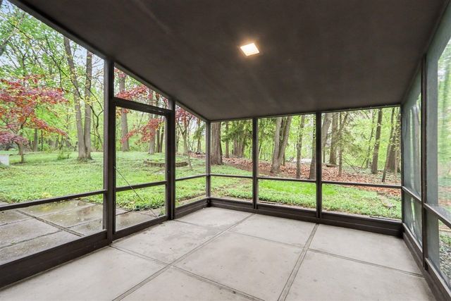 1000 Carolee Lane, Kalamazoo, MI 49008