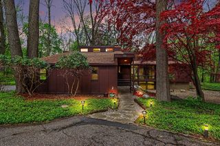 1000 Carolee Lane, Kalamazoo, MI 49008