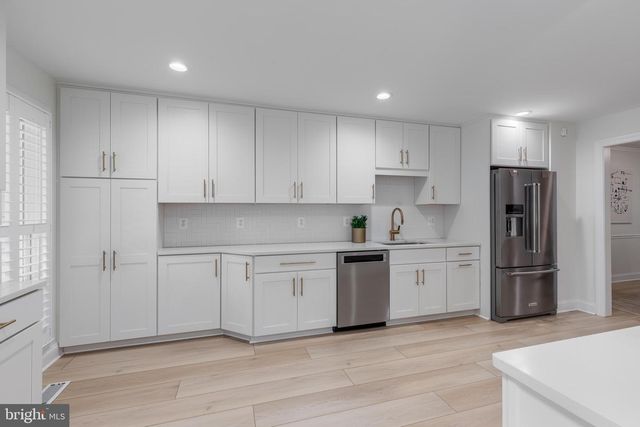 215 ANDOVER CT NE, Leesburg, VA 20176