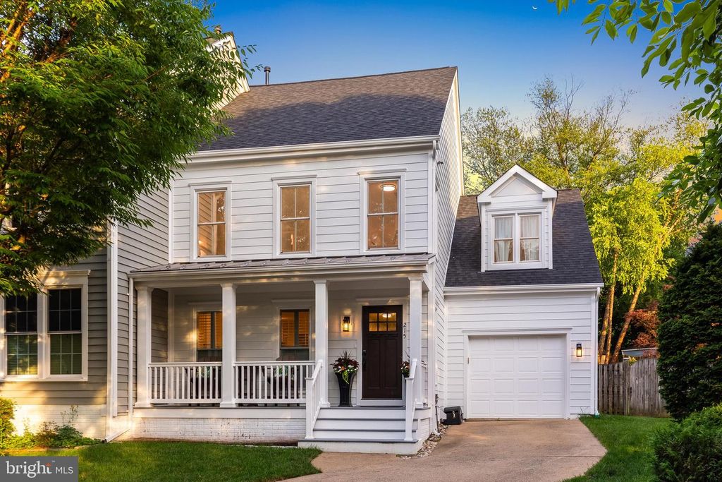 215 ANDOVER CT NE, Leesburg, VA 20176