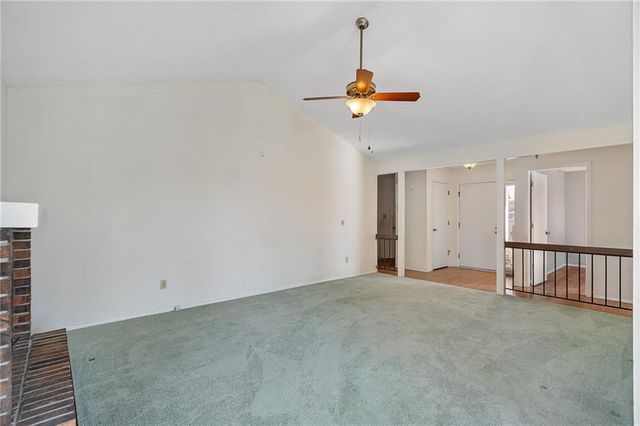 10872 Bradshaw Street, Overland Park, KS 66210