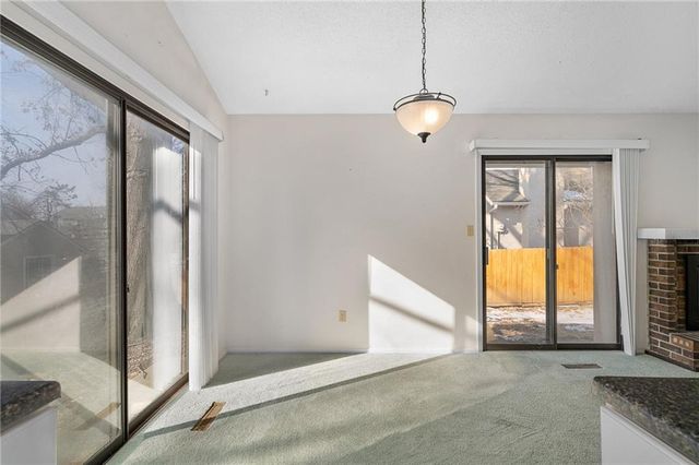 10872 Bradshaw Street, Overland Park, KS 66210