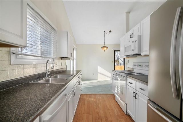 10872 Bradshaw Street, Overland Park, KS 66210