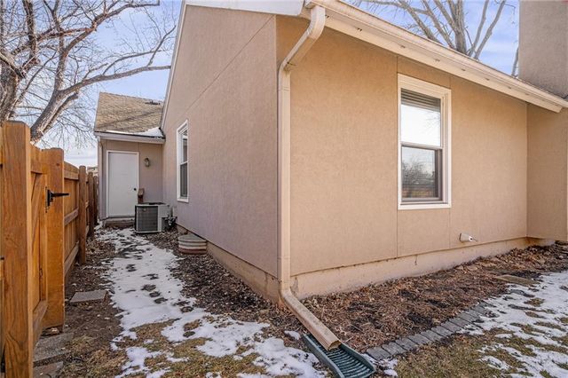 10872 Bradshaw Street, Overland Park, KS 66210