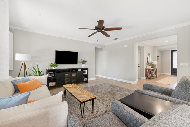 2320 Raindance Dr, Roseville, CA 95747