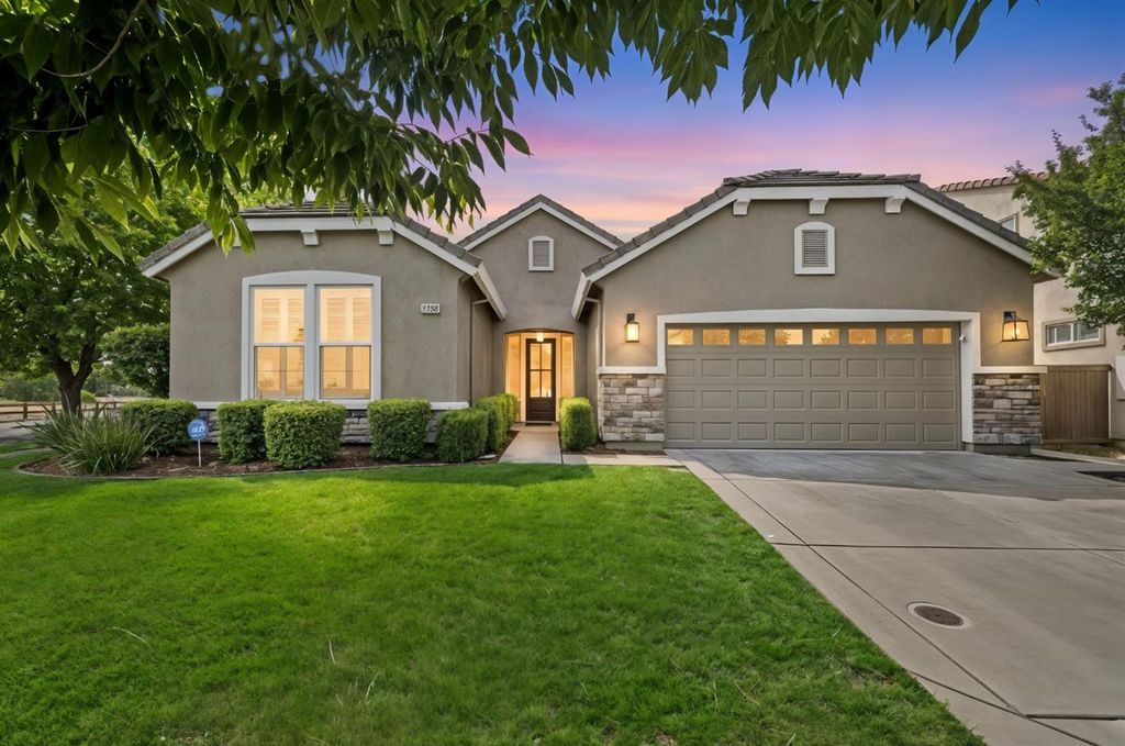 2320 Raindance Dr, Roseville, CA 95747