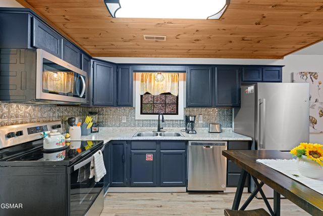 4314 Blue Bird Lane, Gatlinburg, TN 37738