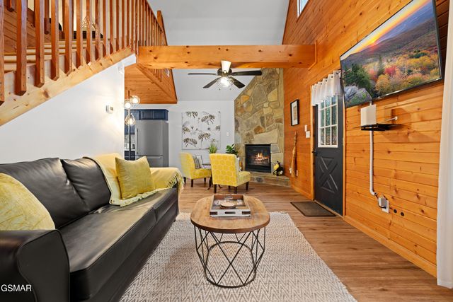 4314 Blue Bird Lane, Gatlinburg, TN 37738