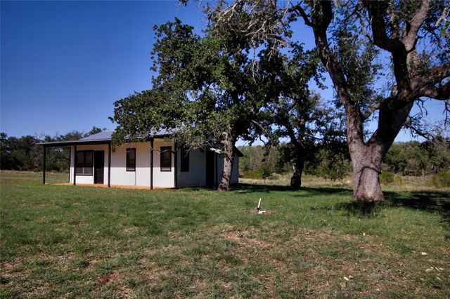 132 Offer LN, Llano, TX 78643