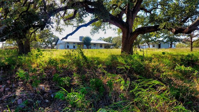 132 Offer LN, Llano, TX 78643