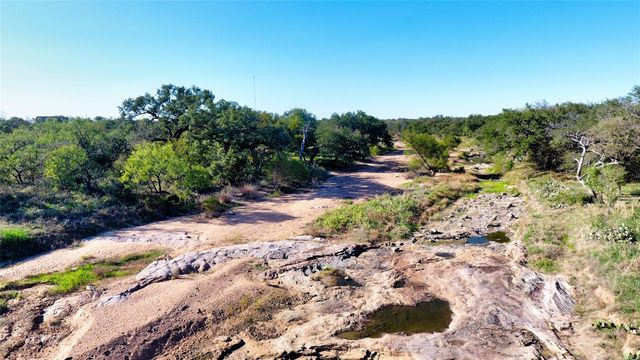 132 Offer LN, Llano, TX 78643